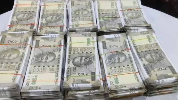 శ్రీశైలం టోల్‌గేట్‌ వద్ద భారీగా నగదు పట్టివేత