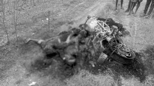 ఘోర విషాదం.. ఇద్దరు యువకుల సజీవ దహనం