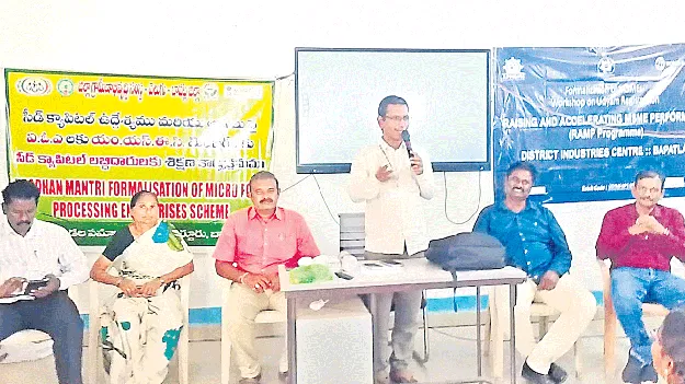 ఇంటికో వ్యాపారవేత్తను చేయడమే లక్ష్యం