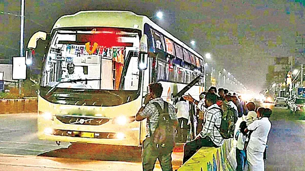  ప్రైవేట్‌ ట్రావెల్స్‌ దోపిడీ 