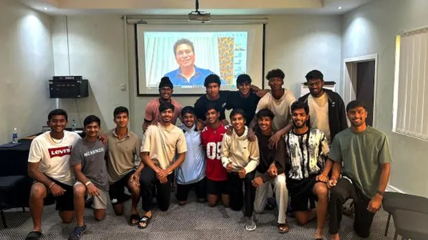 పాకిస్థాన్‌తో ప్రపంచకప్ మ్యాచ్.. కుర్రాళ్లతో సచిన్, లక్ష్మణ్ చిట్‌చాట్.. 