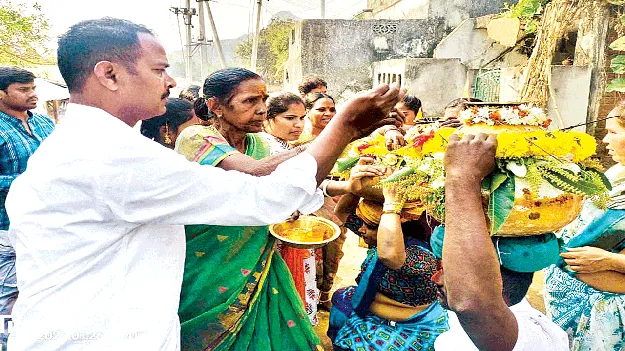  Festive Sambhar  తొలేళ్ల ‘శంబర’ం