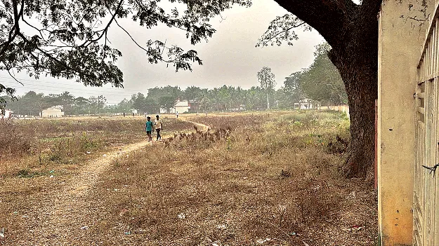   Giving Land? భూములిచ్చినా.. ఏం లాభం?