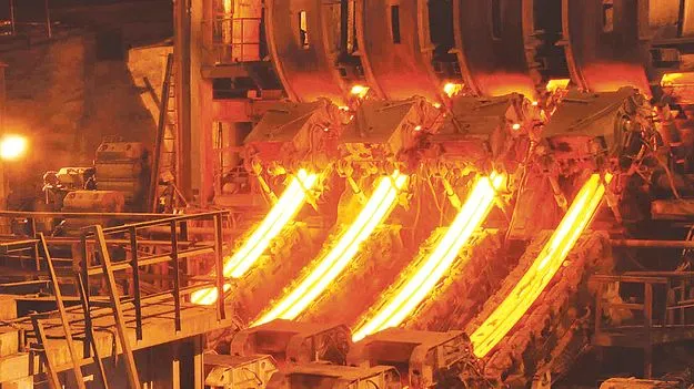 హాట్‌ మెటల్‌ నేలపాలు