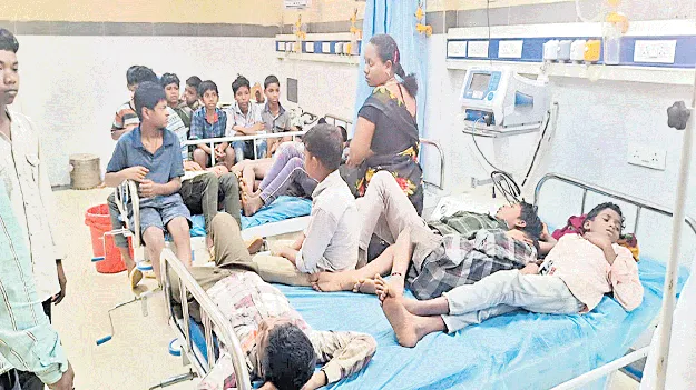 కలుషిత ఆహారం తిని 89 మంది విద్యార్థులకు అస్వస్థత