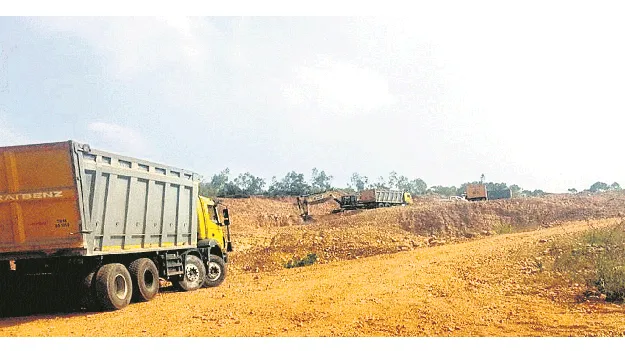 జోరందుకున్న గ్రావెల్‌, మట్టి తవ్వకాలు