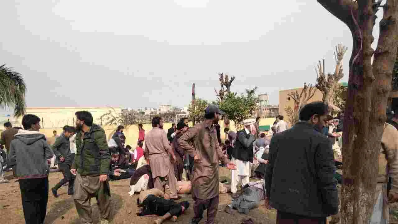 పాకిస్థాన్‌లో ఆత్మాహుతి దాడి.. 22 మంది దుర్మరణం