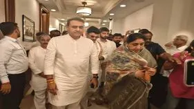 ఎన్‌సీపీ శాసనసభాపక్ష నేతగా సునేత్ర పవార్ ఎన్నిక