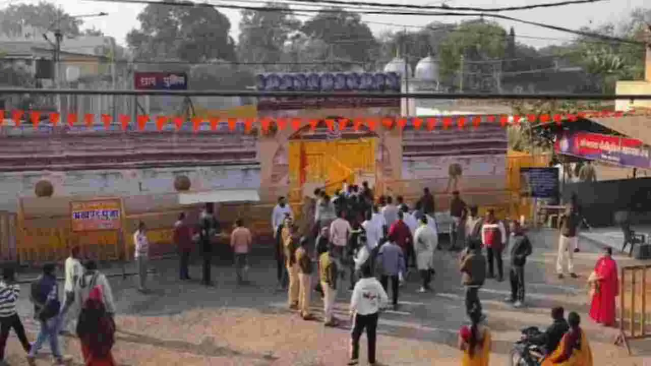 భోజ్‌శాల వద్ద ప్రార్థనలపై సుప్రీం కీలక ఉత్తర్వులు