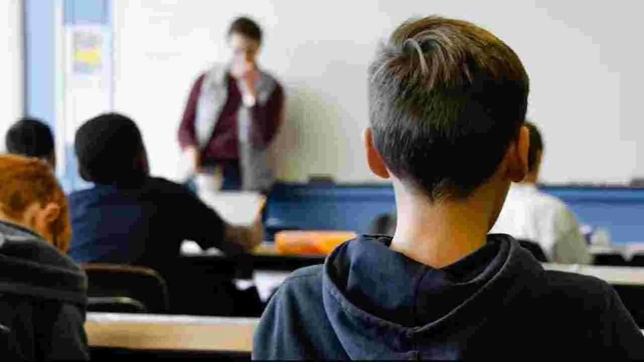 తిలకం పెట్టుకున్నాడని.. పాఠశాలలో 8 ఏళ్ల విద్యార్థిపై వివక్ష