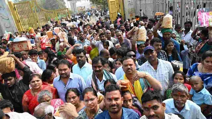 మేడారంలో ఘనంగా తిరుగువారం.. పోటెత్తిన భక్తులు 