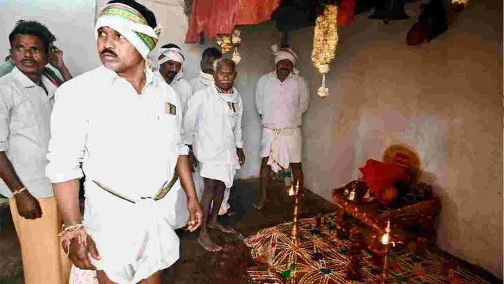 మేడారంలో ఘనంగా తిరుగువారం.. పోటెత్తిన భక్తులు 