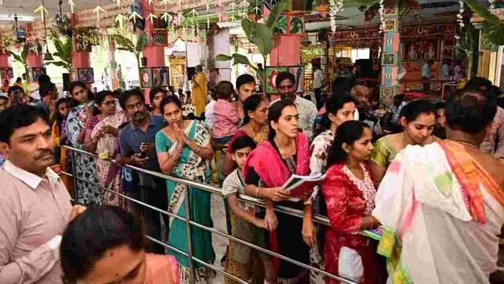 ఘనంగా వసంత పంచమి వేడుకలు.. అమ్మవారి ఆలయాల్లో అక్షరాభ్యాసాలు