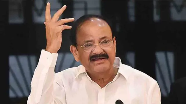 సమాజానికి ఉపయోగపడేలా విద్యార్థులు ఎదగాలి: వెంకయ్యనాయుడు