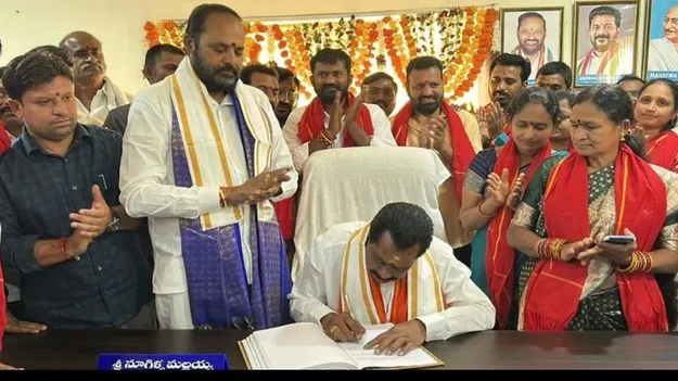 బాధ్యతలు చేపట్టిన మున్సిపల్‌ చైర్మన్‌