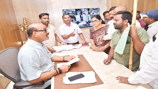  నిర్లక్ష్యంగా ఉన్న అధికారులపై చర్యలు   