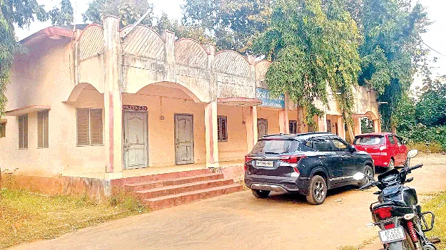 అతిథులకు ఆశ్రయమేదీ?