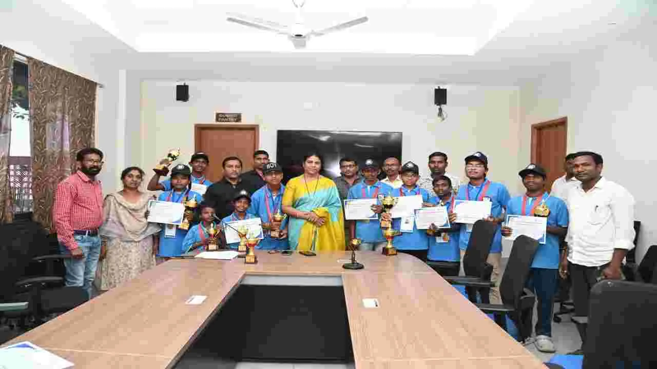 kumaram bheem asifabad- క్రీడల్లో రాణించడం అభినందనీయం