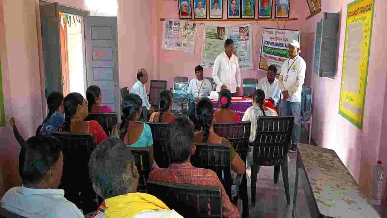 బ్యాంకు లావాదేవీలపై అవగాహన కలిగి ఉండాలి