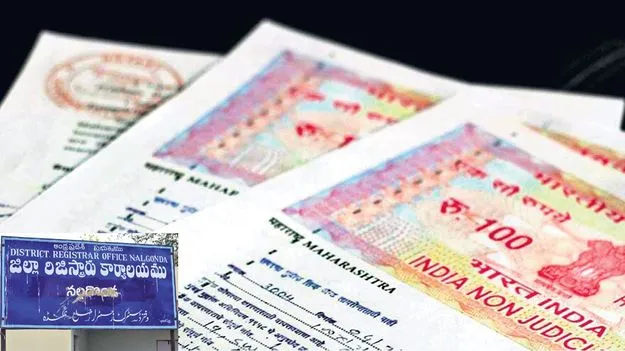 వేధిస్తోన్న స్టాంపుల కొరత