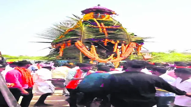 GOD: ఘనంగా లక్ష్మీచెన్నకేశవస్వామి రథోత్సవం