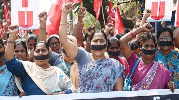 అంగన్‌వాడీల ఆగ్రహం