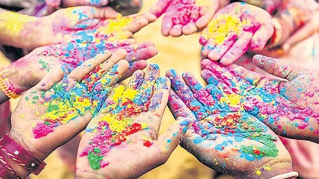 నేడు హోలీ..