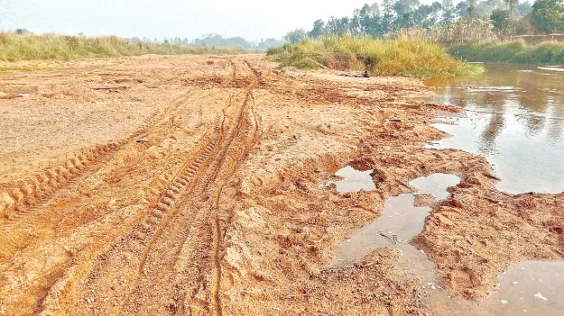  ఇసుకను తోడేస్తున్నారు..