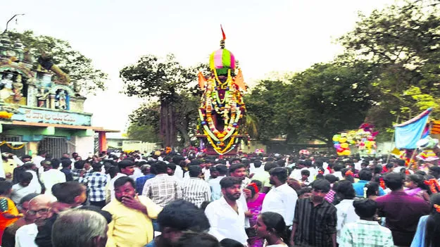 FESTIVAL: వైభవంగా ఎర్రిస్వామి రథోత్సవం