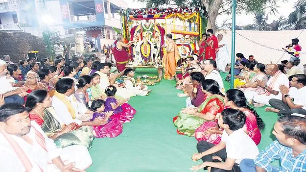 ఘనంగా లక్ష్మీ నృసింహుడి ఉత్తర దిగ్యాత్ర