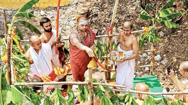 ఘనంగా ఆదిశంకరాచార్యుల విగ్రహ ప్రతిష్ఠ