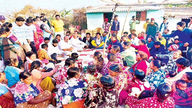 సమస్యలు తెలుసుకుని.. పరిష్కారానికి హామీ ఇచ్చి