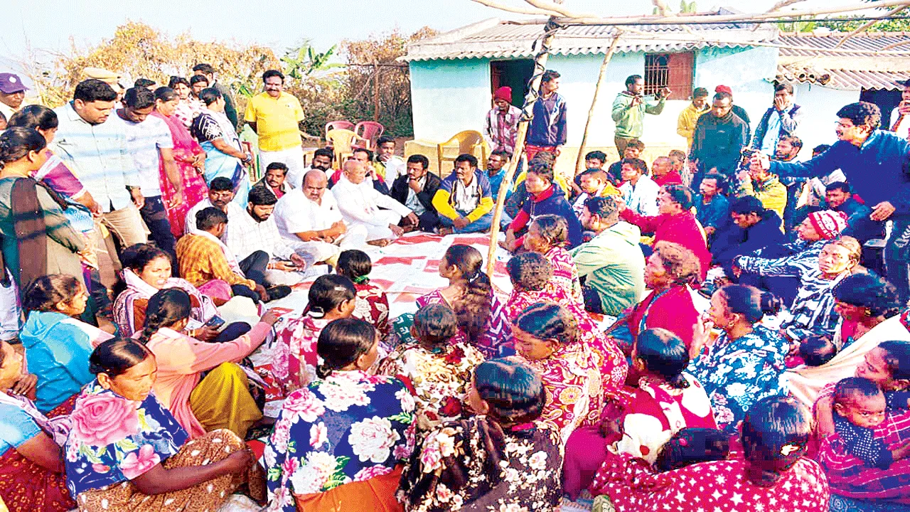 సమస్యలు తెలుసుకుని.. పరిష్కారానికి హామీ ఇచ్చి