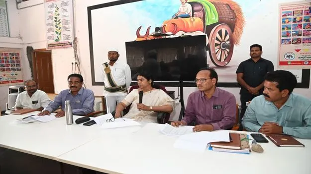 kumaram bheem asifabad- రైతుల నుంచి దరఖాస్తులు స్వీకరించాలి