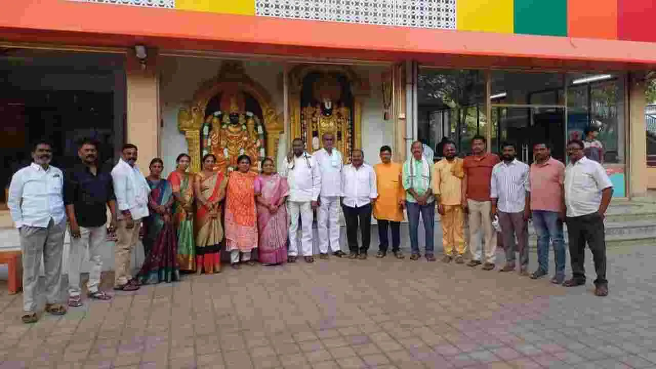 పుణ్యక్షేత్రాలు సందర్శిస్తున్న కౌన్సిలర్లు