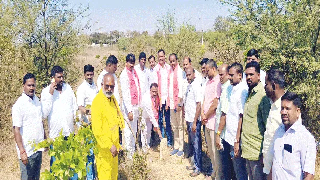  స్థలం చూపిస్తున్నాం.. పనులు ప్రారంభించండి 