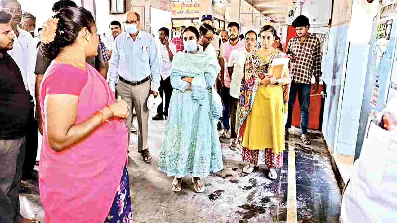 ఎమ్మిగనూరు ఆర్టీసీ డిపో మేనేజర్‌కు షోకాజ్‌