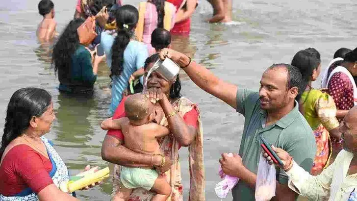 మహా శివరాత్రి 2026: కాళేశ్వర ముక్తేశ్వర ఆలయానికి క్యూ కట్టిన భక్త జనం..