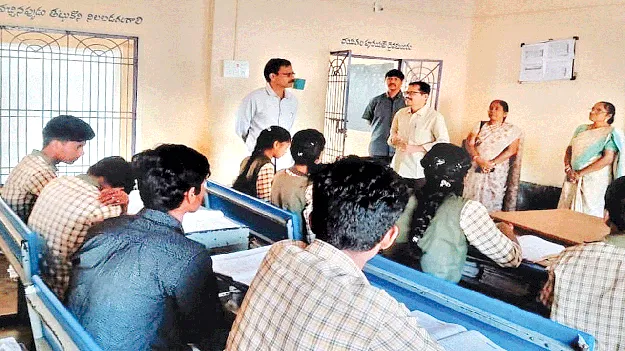 పాఠశాలల్లో ఎన్‌రోల్‌మెంట్‌ పెంచాలి: డీఈవో