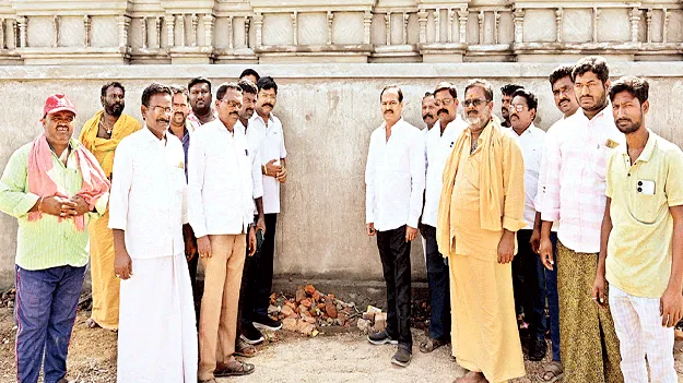 భక్తులకు మెరుగైన సౌకర్యాలు కల్పించాలి