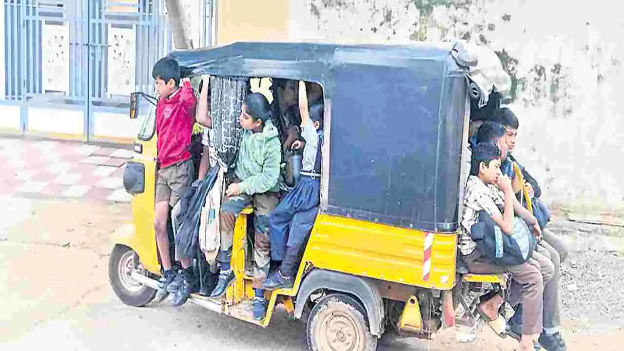ఆదమరిస్తే ఆటో.. ఇటో!