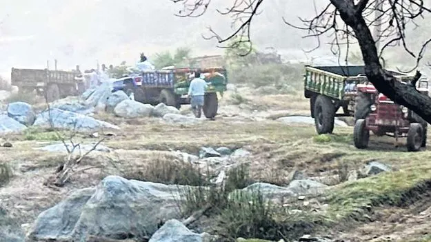 ఇసుక తరలింపునకు అందరికీ అనుమతులివ్వాలి