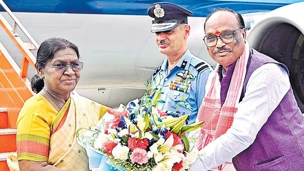 బెంగాల్‌లో రాష్ట్రపతి పర్యటన వివాదాస్పదం