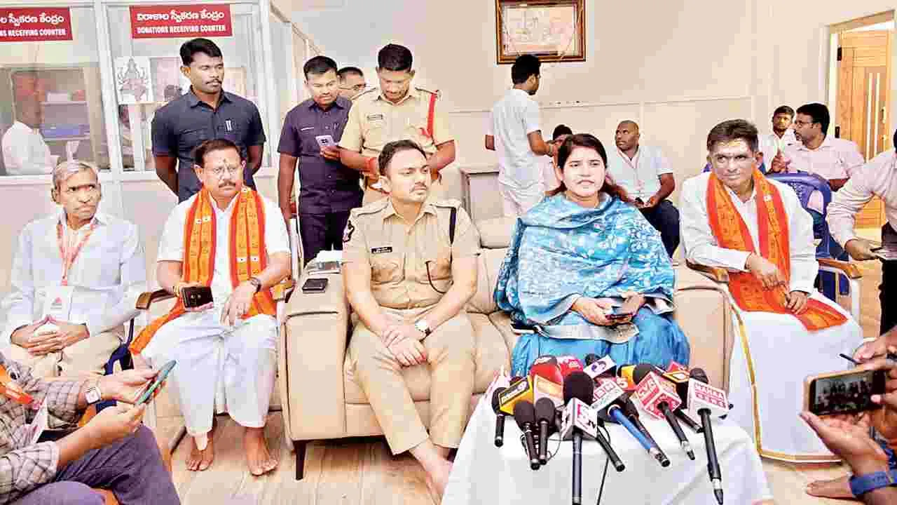 అంచనాకు మించి వచ్చిన భక్తులు