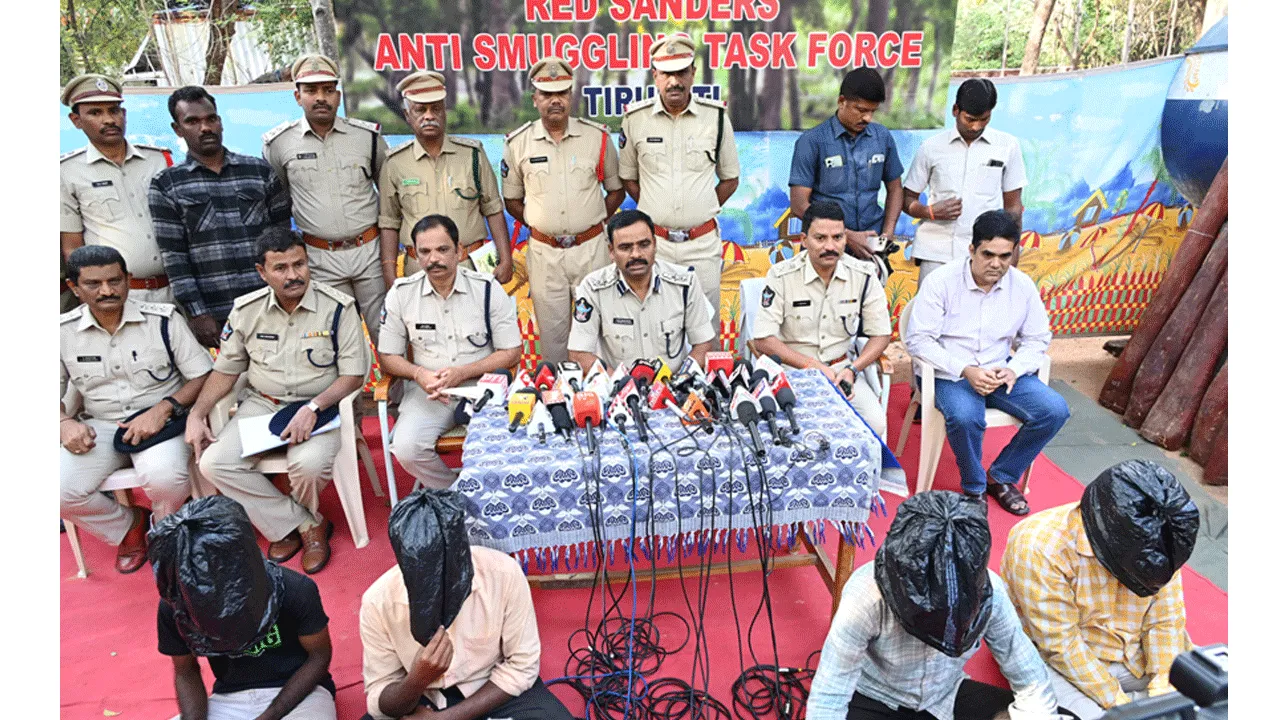 రూ.1.65కోట్ల ఎర్రచందనం స్వాధీనం