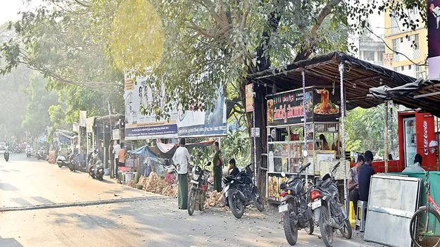 ఆక్రమణల కోరల్లో కాల్వ పరిసరాలు