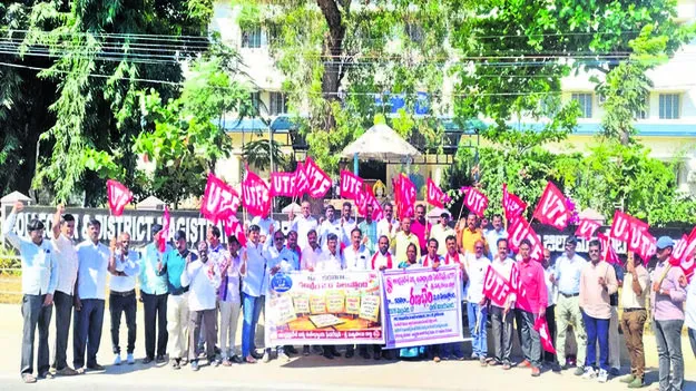 UTF: హామీలు అమలుకాకపోతే ప్రతిఘటనే: యూటీఎఫ్‌