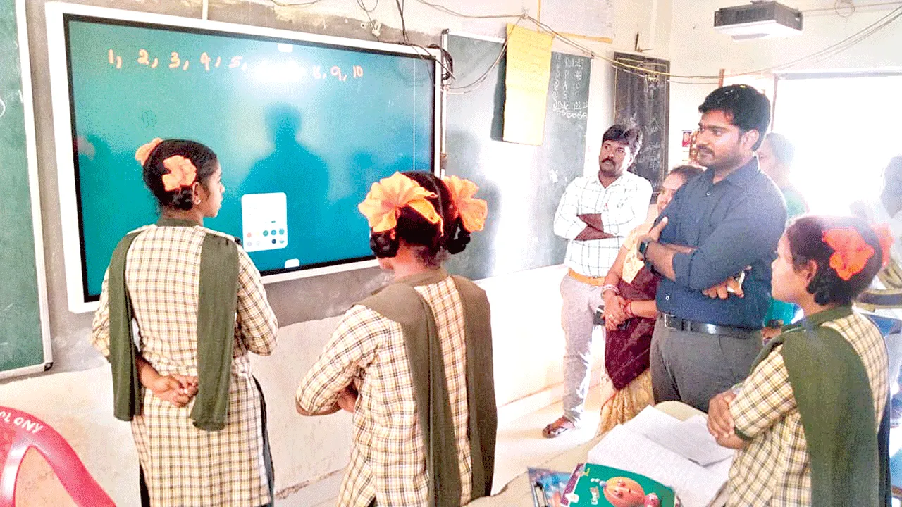 ఆశ్రమ పాఠశాలలో ఆకస్మిక తనిఖీ