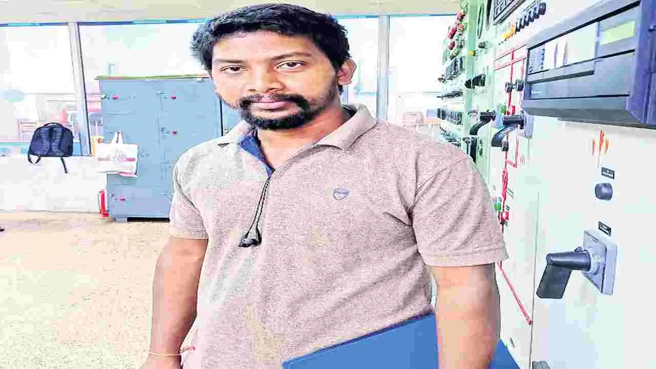 విద్యుదాఘాతంతో కాంట్రాక్టు కార్మికుడి మృతి