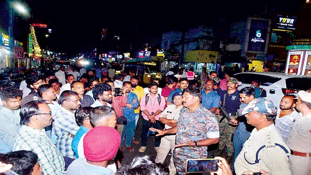 నో హెల్మెట్‌..  నో పెట్రోల్‌!